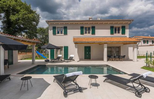 Villa Macan with Private Pool, Sauna & Garden - Photo 12