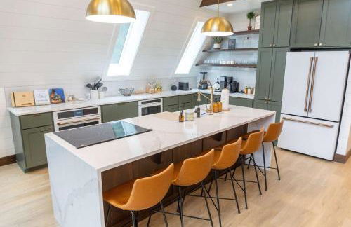 TreeTops Ayframe, Supersized AFrame on the River with Hot Tub - Foto 46