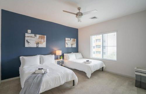 Modern 2BD DT - Balcony, Gym, W-D, Parking - Sleeps 8 - Photo 30