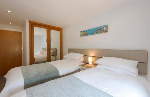 The Beach House & Porth Sands Apartments - Photo 18