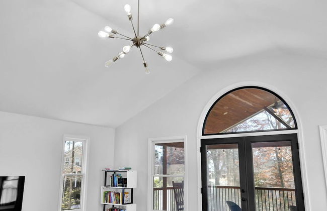 Chamblee Retreat 3BR Home w Spacious Porch - Foto 28