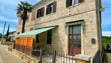 Spacious Apartment - Photo 3