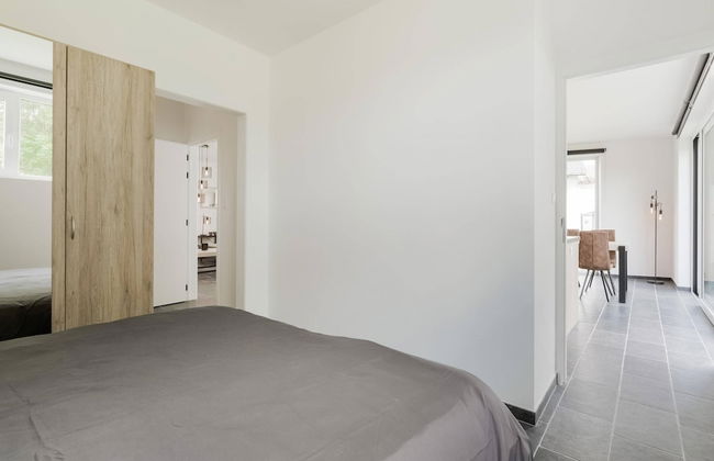 Modern Holiday Home in Ronse With Garden - Photo 9