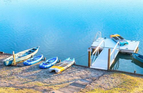 Lakefront Villa with 180 degree view private dock and boats - Foto 21