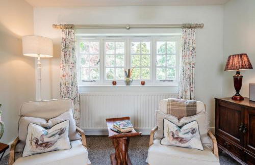 Beautiful Riverside Cottage with Large Garden, 2BR - Photo 7