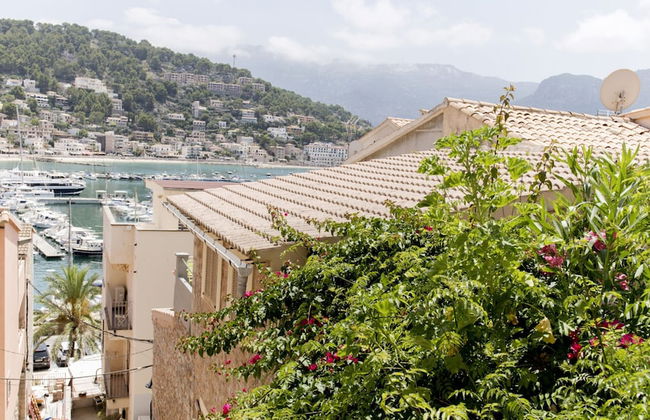 Bright Apartment Near Mountains - Photo 30