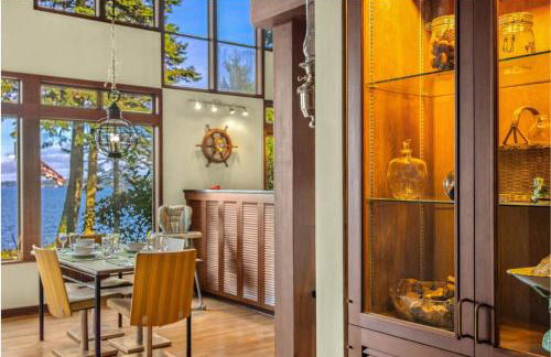 Poulsbo Waterfront Lodge with Game Room Library - Foto 21