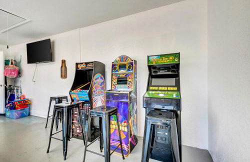 Spacious Canal-View Home with Pool and Game Room - Foto 63