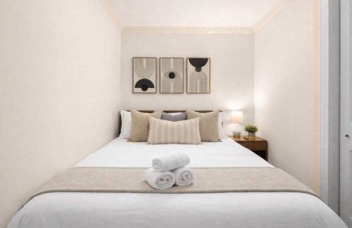 Stylish East Side Escape Steps from Fun - Foto 15