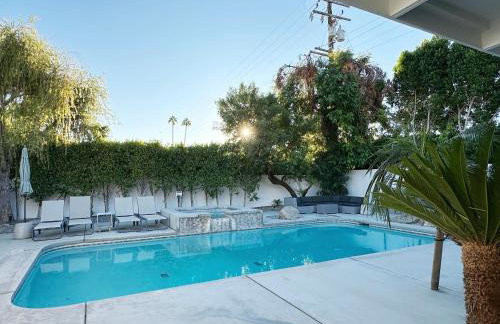 Retro Rendezvous Pool and Spa MidCentury Modern Home - Foto 63
