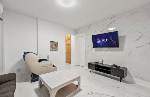 5MIN walk NYC Train Massage Chair Sleeps 12Plus - Foto 7