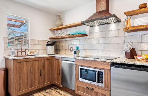 Romantic Tiny Luxury Retreat w heated pool, sauna n outdoor shower in Wimberley 10 acres - Foto 9