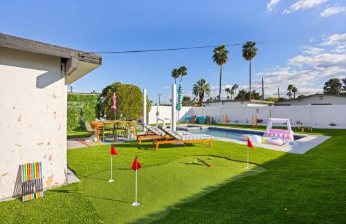 Desert Glow Getaway - Pool - Lounging - Backyard Games - Foto 51