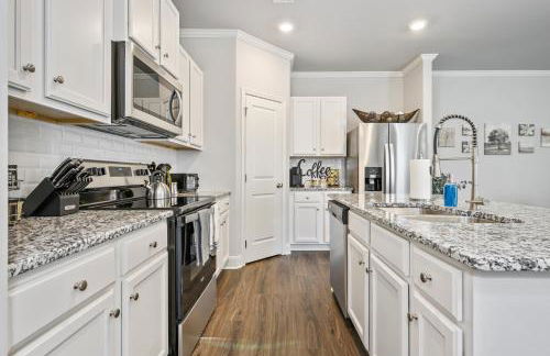 Stylish & Modern 3BR Home Near Chattahoochee River - Foto 12