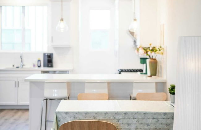 Chic Modern Retreat With Stunning Views 1360 Sqft - Photo 38