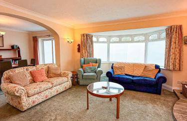 Three Bedroom Bungalow ideal for families or contractors Highbridge - Photo 12