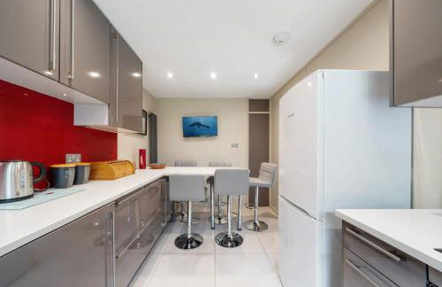 Cosy 3 BEDROOM Home with Garden, Ealing - Foto 10