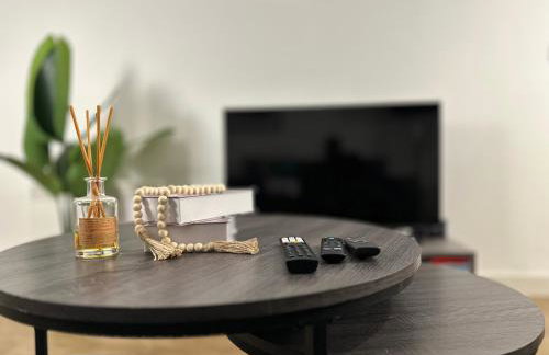 Cozy City Centre Apartment with Free Gym and Free Coffee - Photo 13