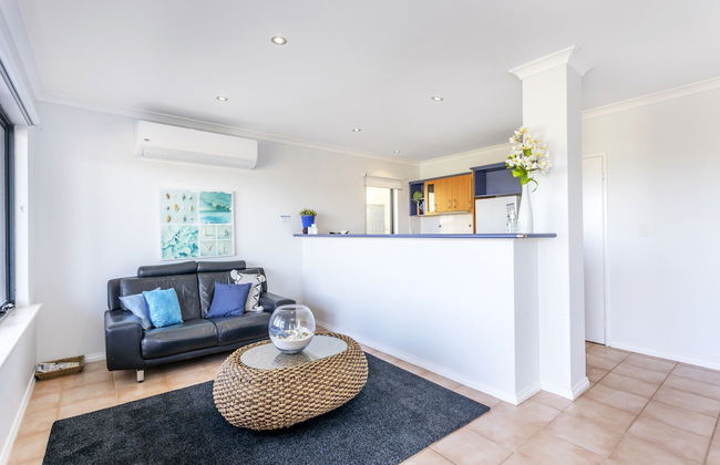 Seaview Apartment - Photo 7