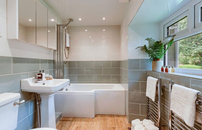 Enchanting Rustic Cottage W/stunning Views & River - Foto 15