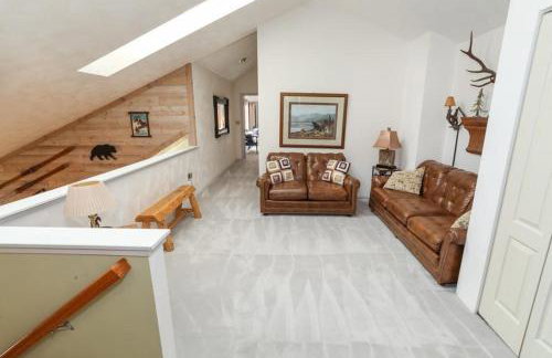 Seven Springs Sunridge 3 Bedrooms Premium Condo, Private Hot Tub! by RedAwning - Photo 34