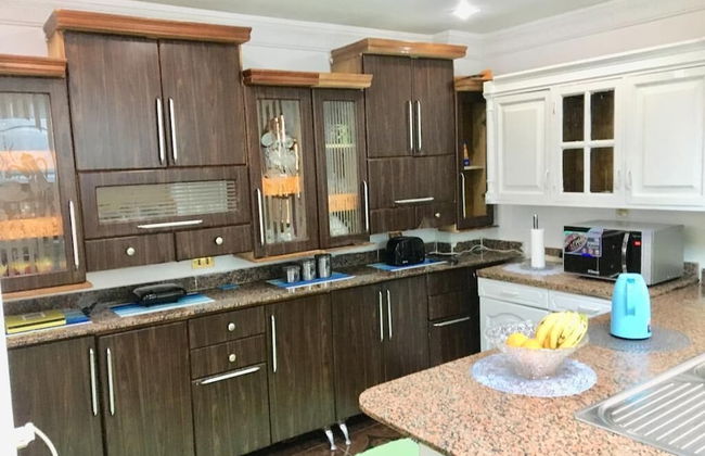 One Bedroom Apartment City Views Local to Airport - Foto 14