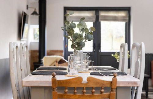 Sidlesham Hideaway Logburner & Garden - Photo 11