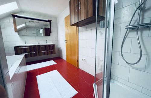 Gemütliche Alpenwohnung mit Balkon & Bergblick nahe Neuschwanstein ideal für Familien & Gruppen für gemeinsame Momente - Foto 9