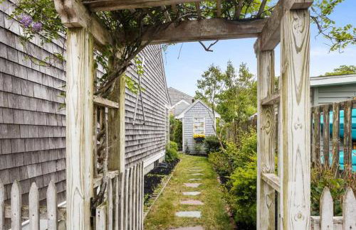 A Wave from it All: Swift's Beach Wareham - Foto 24