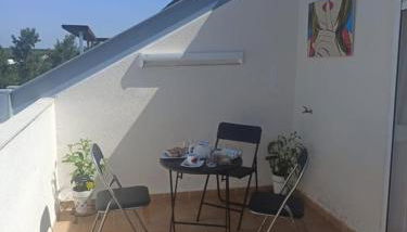 Fantástico ático con terraza, garaje, wifi, con todo para playa, piscina y casa y no facturar maletas! - Foto 2