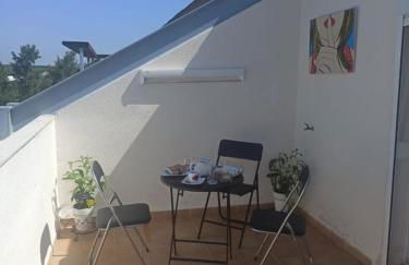 Fantástico ático con terraza, garaje, wifi, con todo para playa, piscina y casa y no facturar maletas! - Foto 2