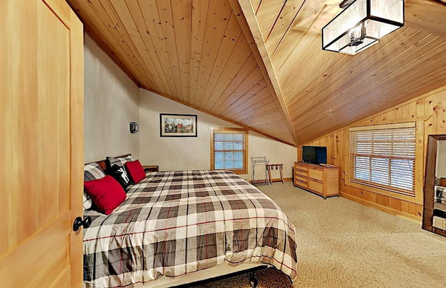 Round House on Round Lake - Photo 10