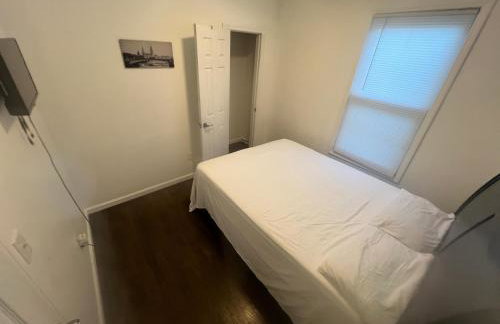 Newly renovated furnished home - Photo 8