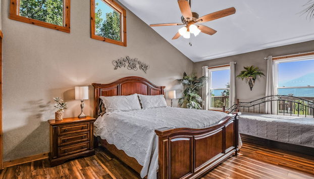 Roundtop Mountain Ridge 2 Bedroom Cabin by RedAwning - Foto 3, Habitación