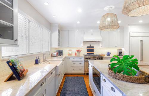 Close to Dtwn Nantucket! Group Getaway with Patio - Foto 34