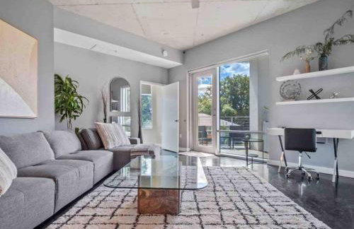 Lovely 2Bdrm 2Bath Thorton Park Condo with secure parking - Foto 1