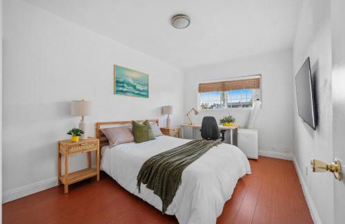 Entire Private Home with 4 Bedrooms 2 Bathrooms, Garage & Gated Yard, Near San Diego Gaslamp, Beach, Available Now - Foto 9