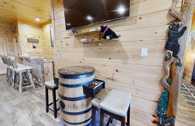 Lazy Bear Lodge 5 Bedroom Cabin by RedAwning - Photo 65