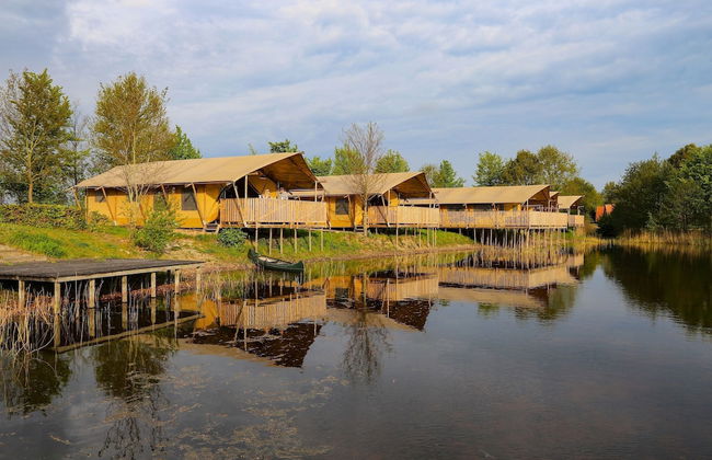 Lovely Tent with Kitchen & Bathroom Located near Pond - Photo 9