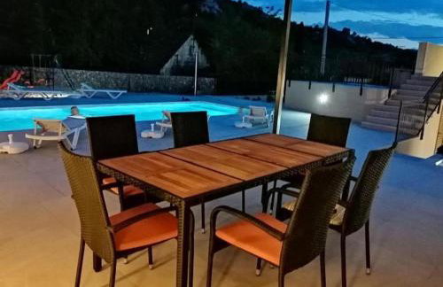 House Serenity with Pool - Foto 17