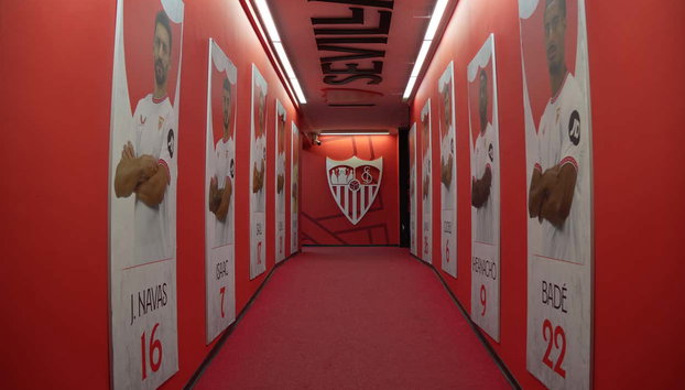 Tour por el estadio Ramón Sánchez-Pizjuán - Foto 2, Pasillo del vestuario