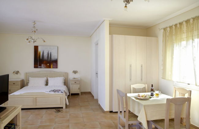 Hotel Mediterranean - Photo 8