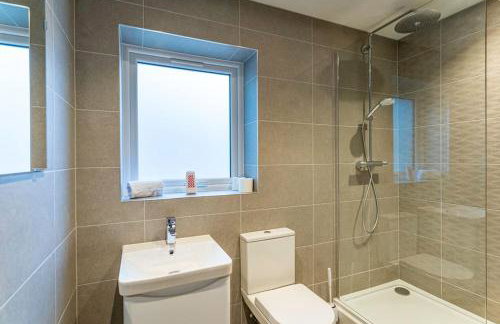 Padley; woodland lodge with hot tub for 2-4 in the Staffordshire Moorlands - Foto 15