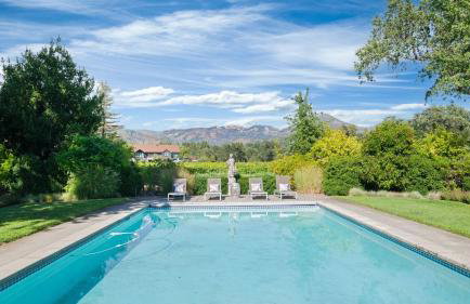 Vineyard Estate w Pool Spa Bocce Ball Mins to Wineries Park Lawndale Manor by AvantStay - Foto 37