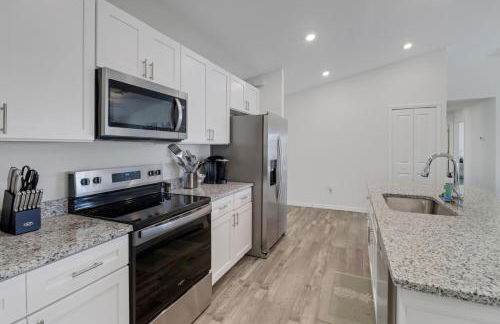 Luxury Retreat with Heated Saltwater Pool and Big Patio Perfect for 2 families - Foto 25