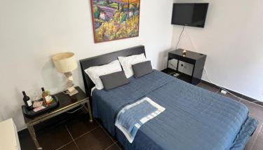 Renovated Gem 15 mins train to Paris - Foto 3