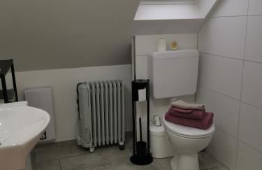 Dachzimmer mit Kochecke und Duschbad, nahe Messe - Foto 9