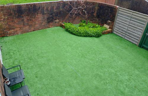 Spacious 3 Bedroom Home Ample Parking Near Shops - Photo 21