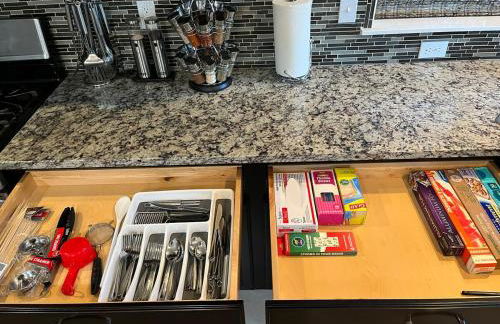 Spacious 4BR Retreat-Lush Garden - Foto 27