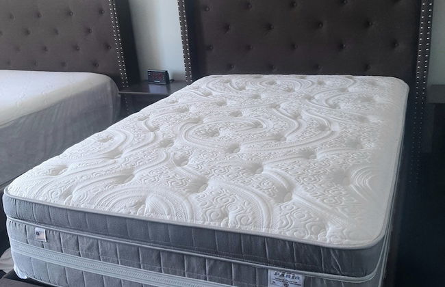 The New Star Motel with Studio-Kitchens: 1950s Extended-Stay Lodging and Retreat Center - Photo 9